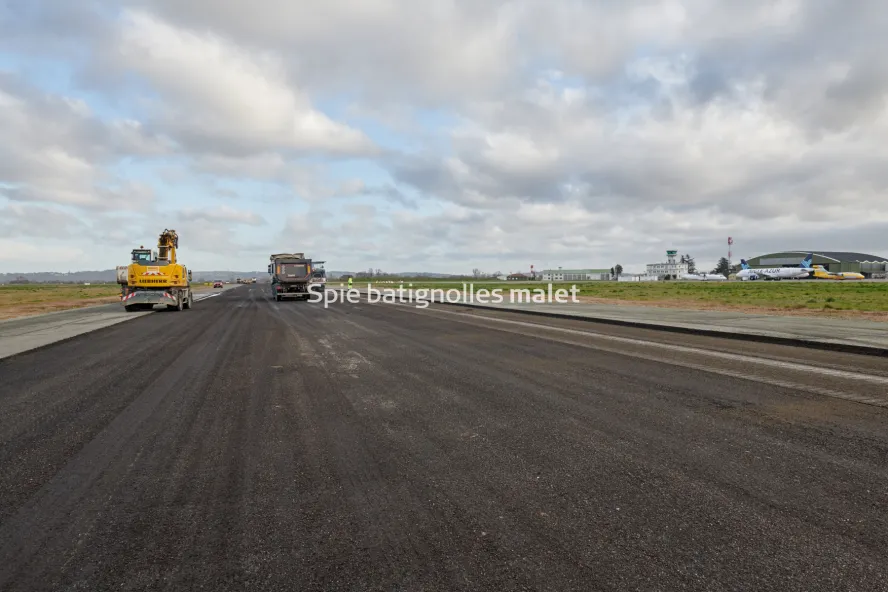Photo SPIE BATIGNOLLES / MALET - Piste et tarmac